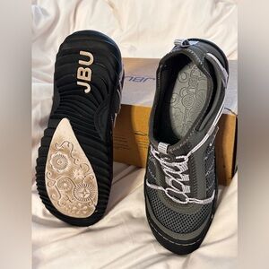 JBU Women’s 7.5 Wyoming S-6 Gray and orchid Slip-On Shoes New in box with defect